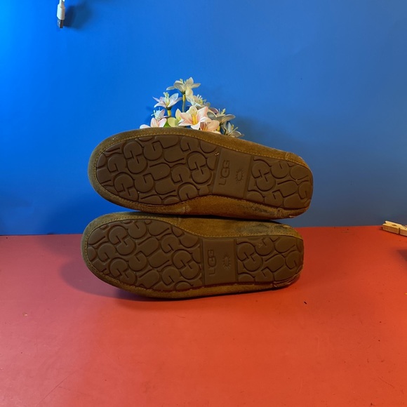Wos Ugg slippers SZ 8 - Picture 5 of 7